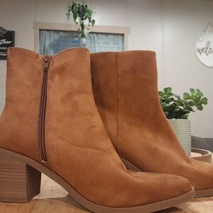 Universal Thread Brown Heeled Boots